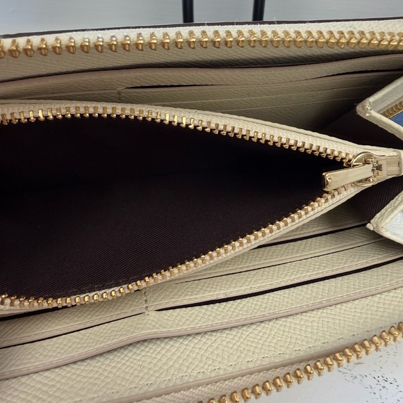 Coach Ivory Croc-Embossed Wallet - Picture 7 of 9